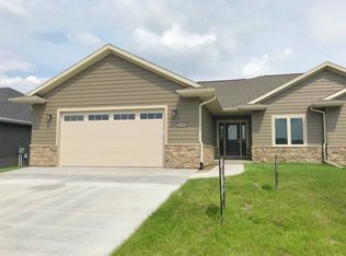 2252 Fawn View Dr, Dubuque, IA 52002