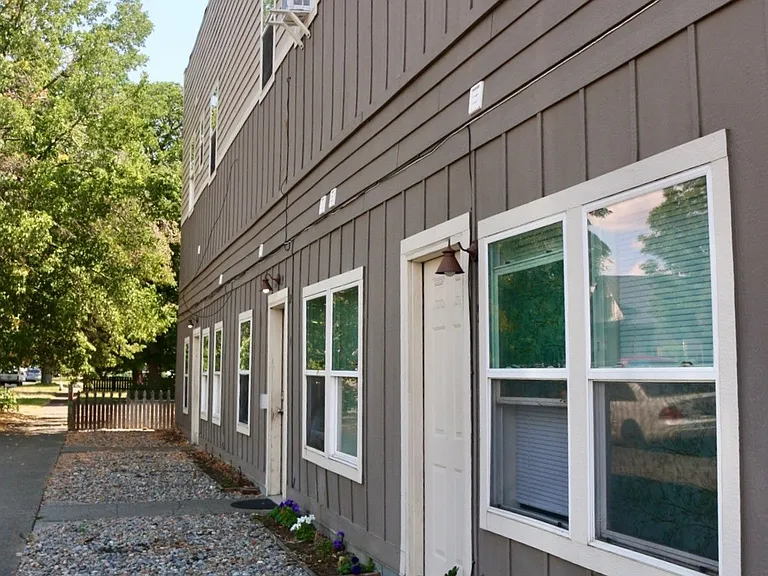 Astor Terrace — Photo 2