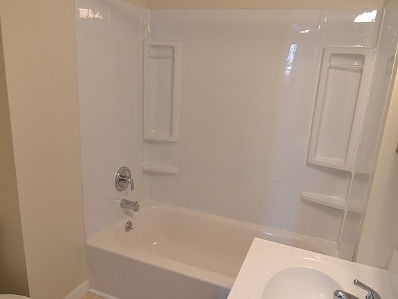 4th image of 209 Hyde Park St