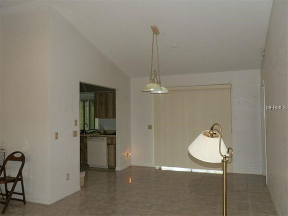 4th image of 212 McCabe St