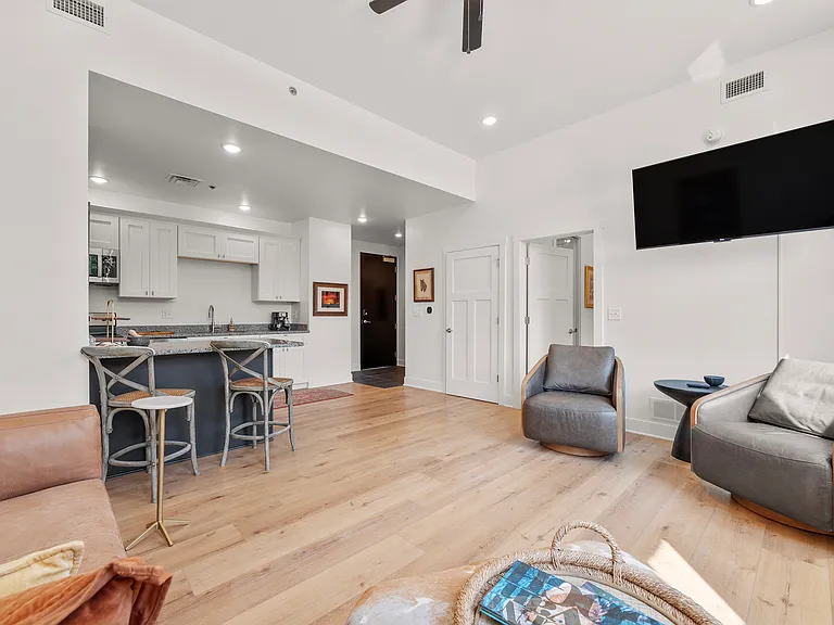 The Grad Luxury Apartments — Photo 4
