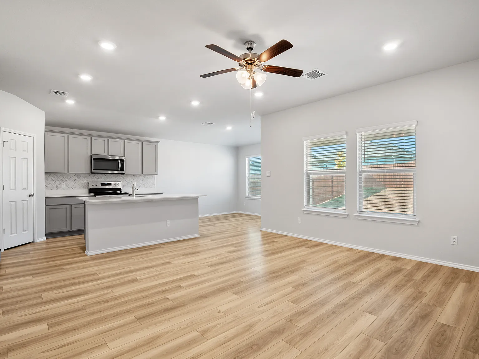 3 bed, 1415 sqft, $1,850 — Photo 3