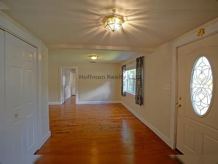 3 bed, 2.0 bath, 1275 sqft, $2,100 — Photo 4