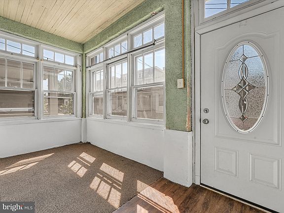 4th image of 425 Hess St