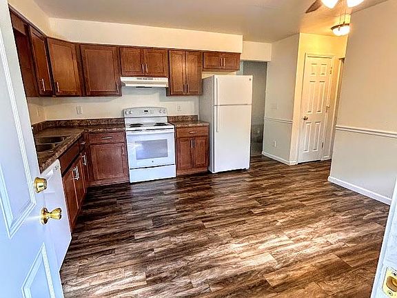 3rd image of 3800 Southwood Dr #3804