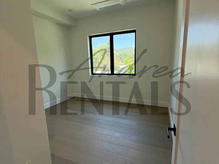 950 Hough Ave #302 — Photo 24