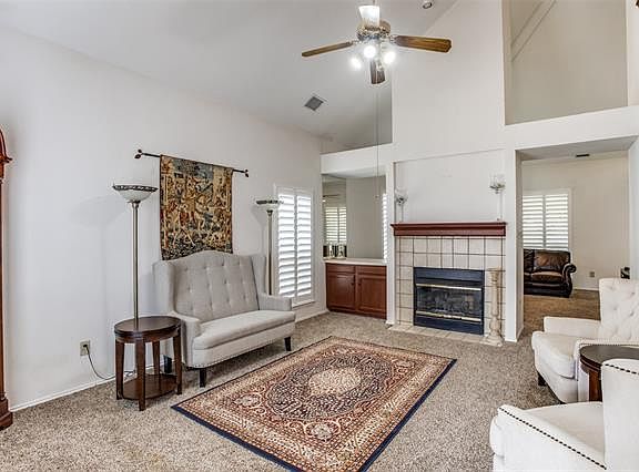 5th image of 800 Deerlake Ct