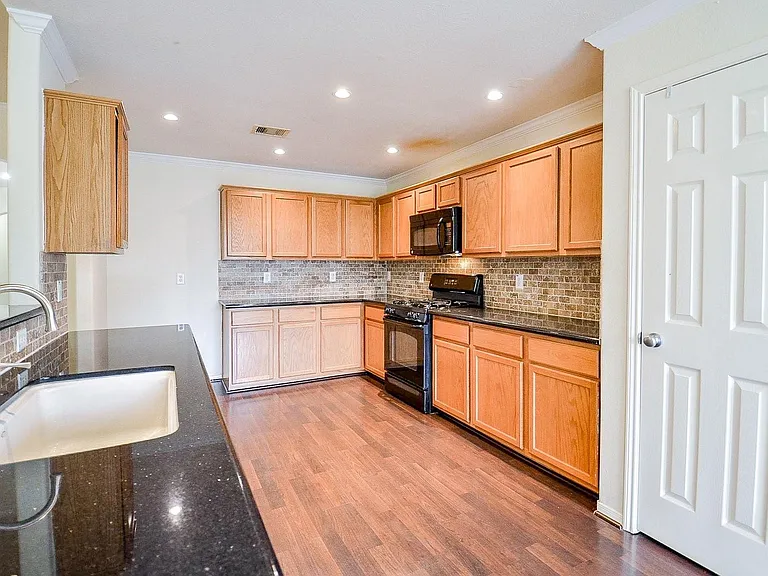 24718 Cobble Canyon Ln — Photo 11