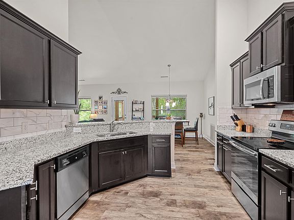 4th image of 83 Longo Ln