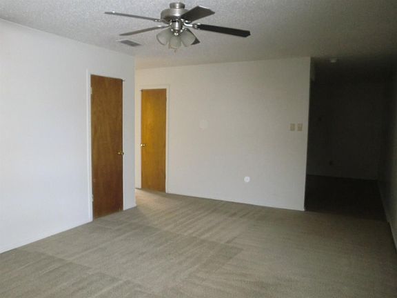 3rd image of 501 Plaza Dr