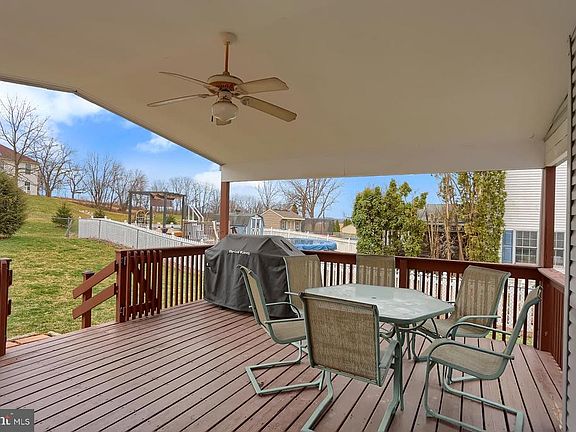 5th image of 110 Carriage Dr