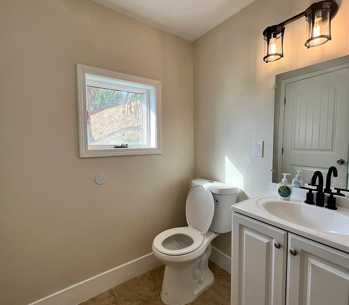 3 bed, 1.5 bath, 750 sqft, $3,000 — Photo 4