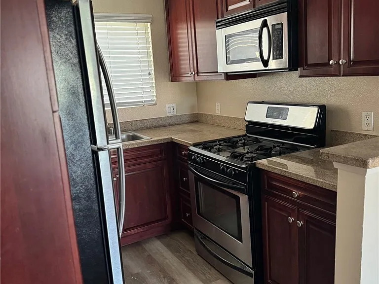 21550 Burbank Blvd #208 — Photo 4