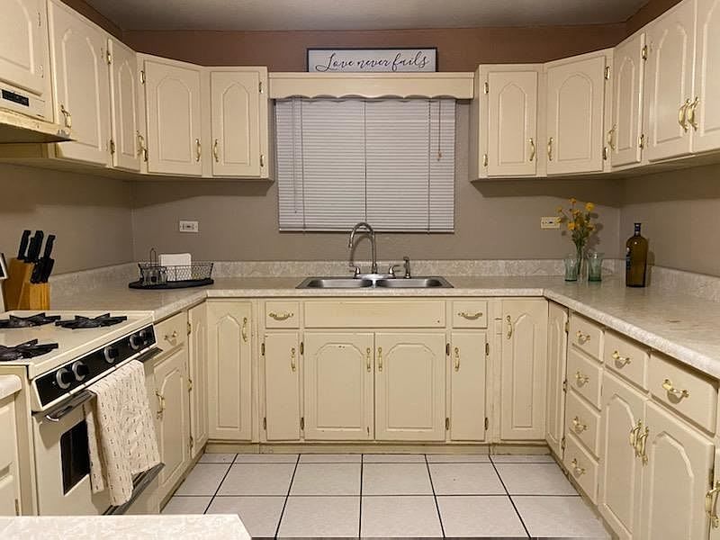 1st image of 1124 E Babbitt Ln