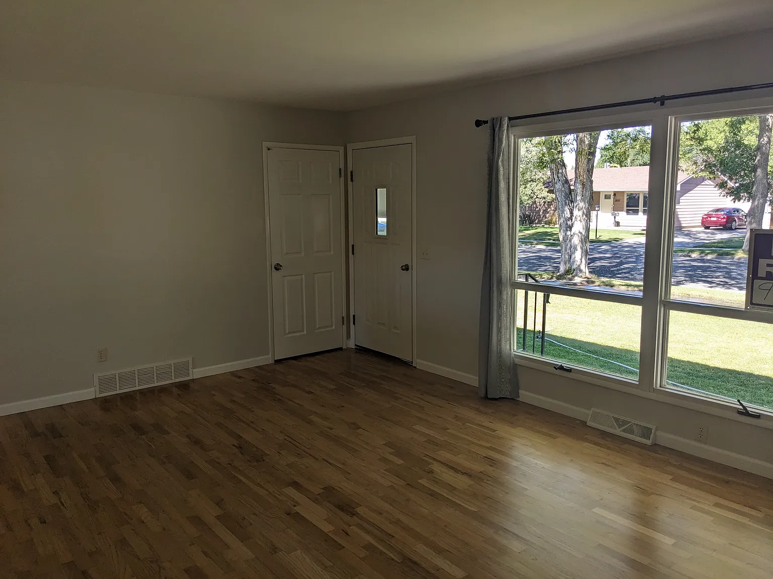 3 bed, 1092 sqft, $1,900 — Photo 2