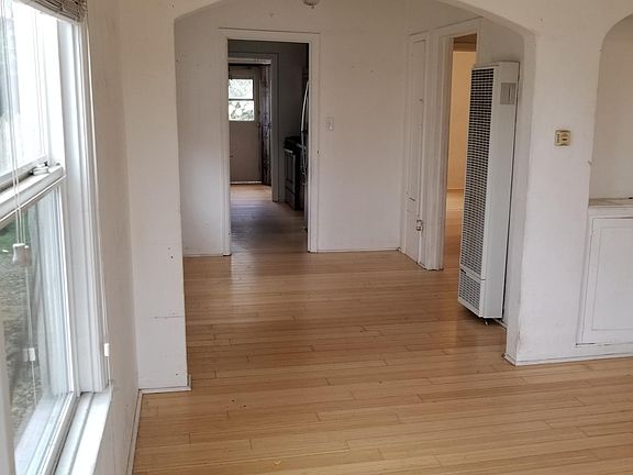 2nd image of 3872 National Ave