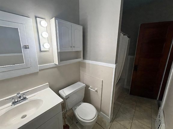 5th image of 1219 W Osborne St