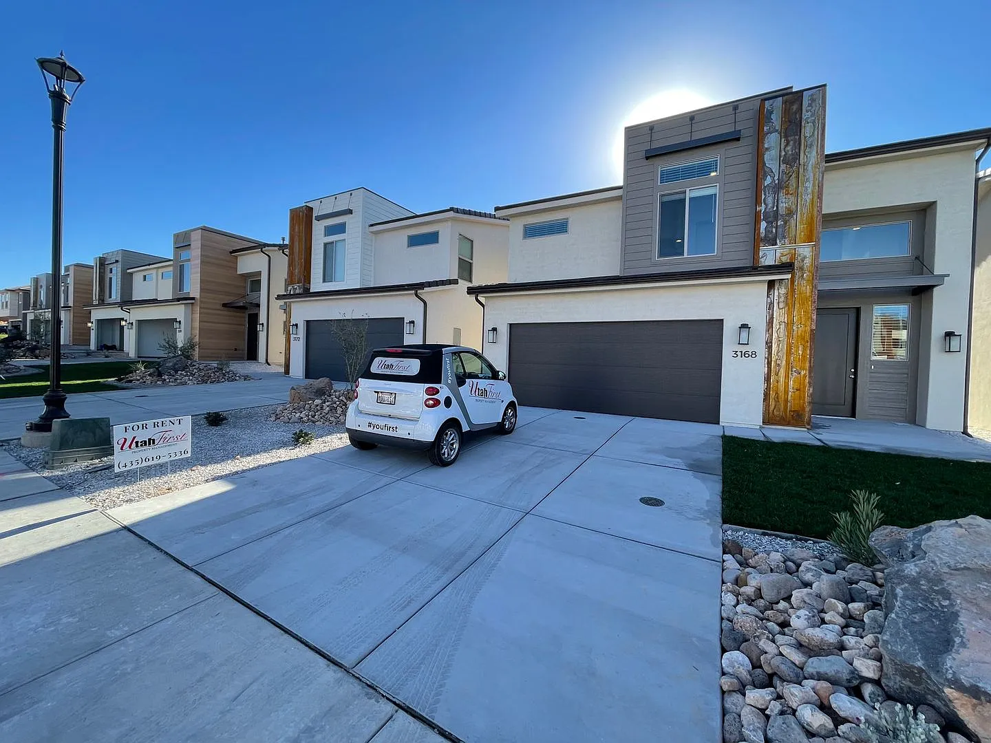 Beautiful Home in Desert Canyon! — Photo 1