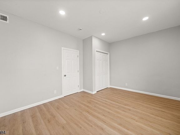 4th image of 53 Henry St APT D1