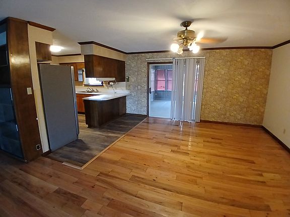 3rd image of 2141 Northeast Rd SE