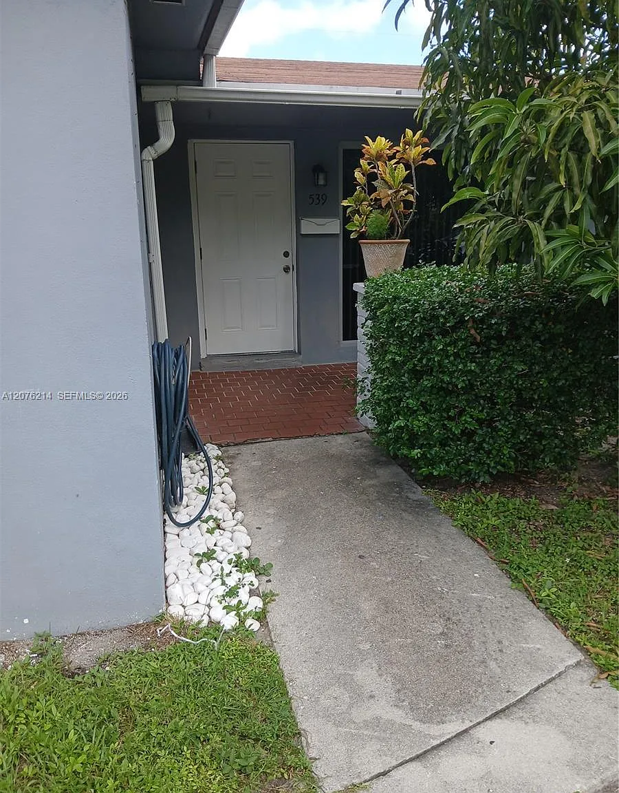 Hollywood Hills — Photo 1
