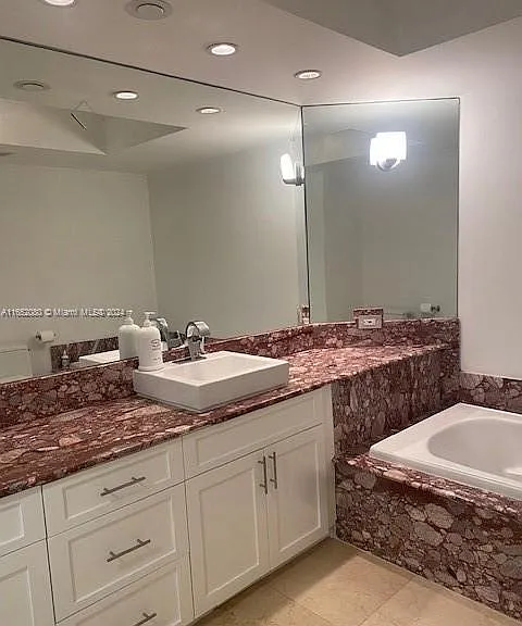 1000 Island Blvd #2702 — Photo 5