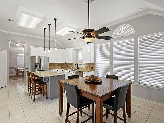 4th image of 2801 Pond Wood Dr