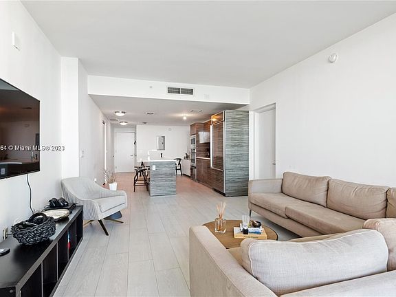 3rd image of 460 NE 28th St APT 3902