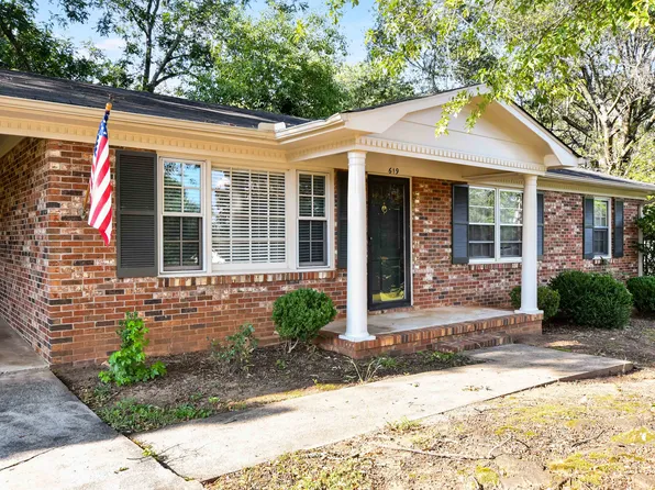 619 Heathwood Dr, Taylors, SC 29687