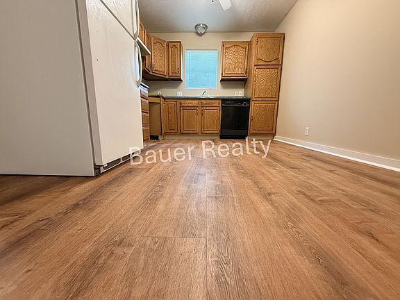 5th image of 231 S Jefferson St #2B