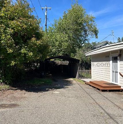2nd image of 2915 Jacquier Rd