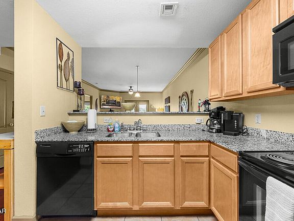 5th image of 124 Plaza Dr #2505