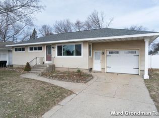 555 52nd St SE, Kentwood, MI 49548