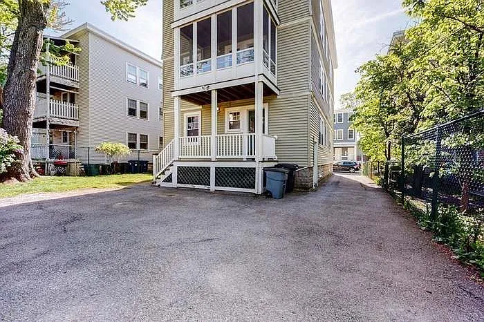 71 Beechcroft St #1 — Photo 9