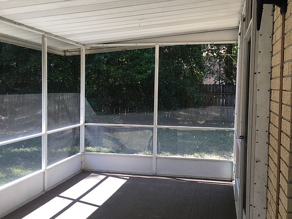 3rd image of 1829 Loyola Ave