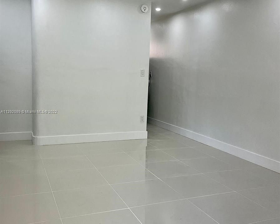 1st image of 725 NE 126th St APT 1