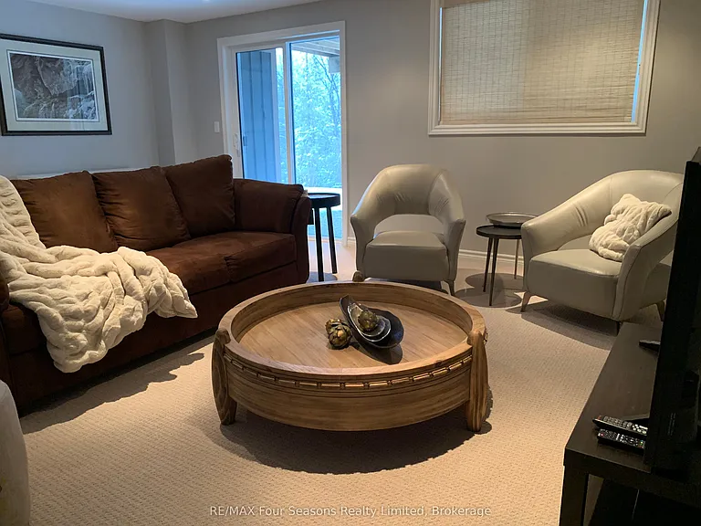 12 Robbie Way — Photo 37