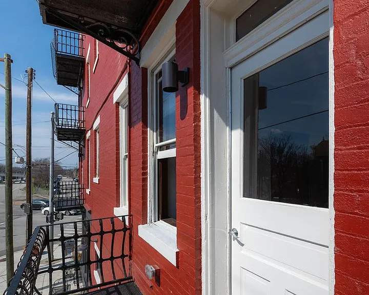 1740 Brewster Ave — Photo 16