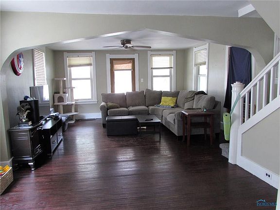 5th image of 411 Conneaut Ave