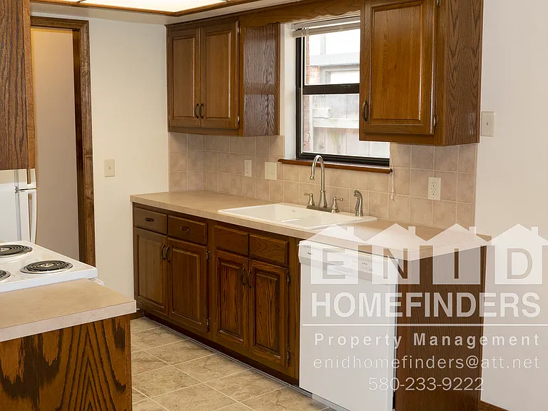 128 N Texoma Dr — Photo 3