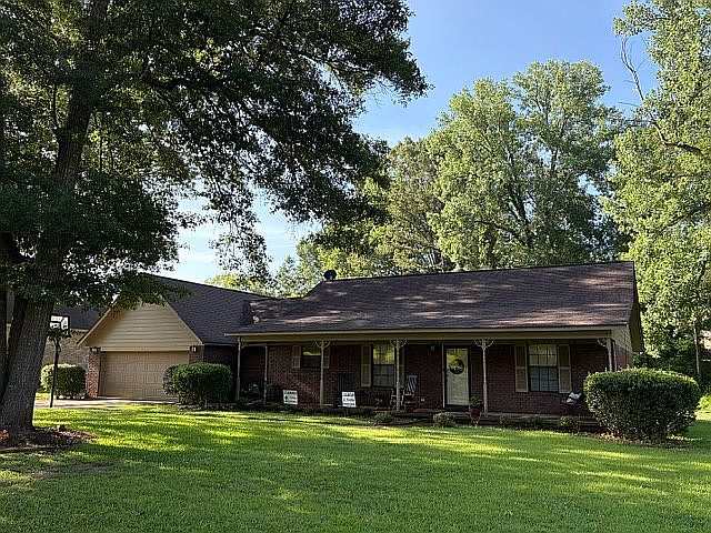 1st image of 11 Edgewood Dr