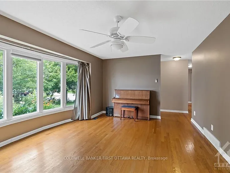12 Oakwood Ave — Photo 5