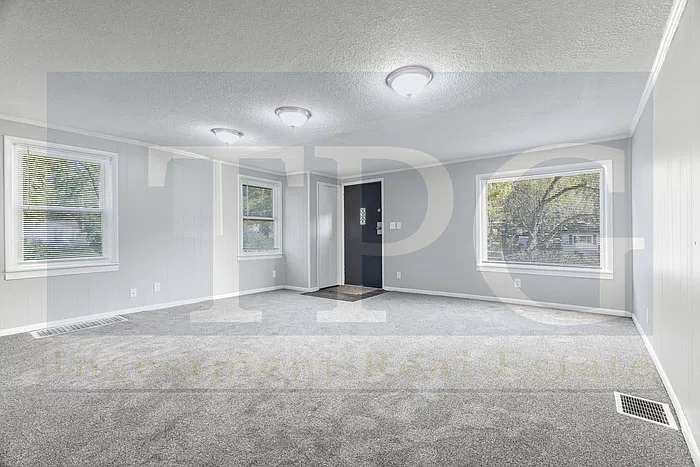 4 bed, 2.0 bath, 1642 sqft, $2,100 — Photo 2