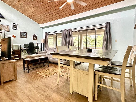 5th image of 3357 Camelot Dr