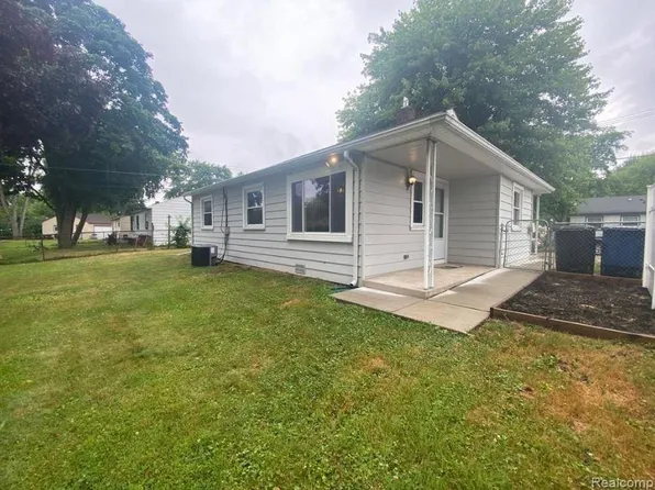 2812 Clayton Ct, Westland, MI 48186