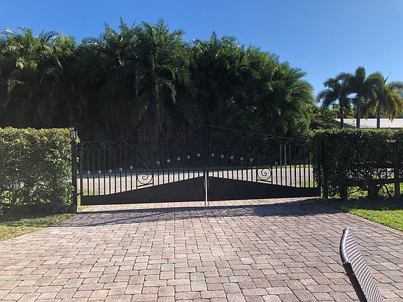 4th image of 7131 NW 43rd Ave