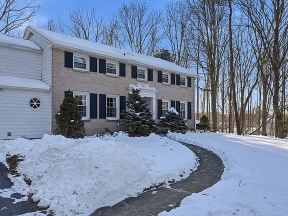3rd image of 204 Cypress St