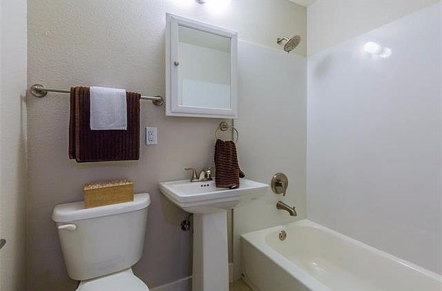 2nd image of 903 Bing Dr