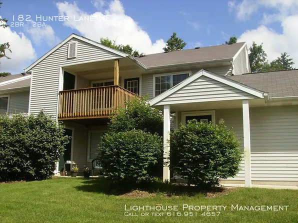 182 Hunters Ln NE, Rockford, MI 49341