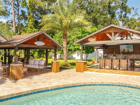 8306 Flowerfield Dr, Tampa, FL 33615